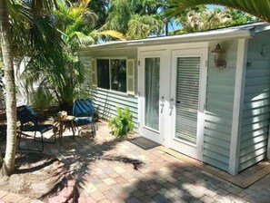 Terrace/patio - Cute Poolside Casita w/best location in St. Pete! (St. Petersburg)