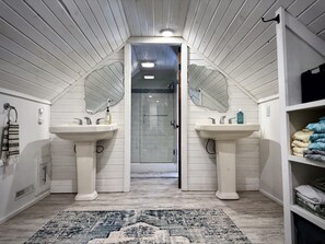 Combined shower/tub, hair dryer, towels, soap