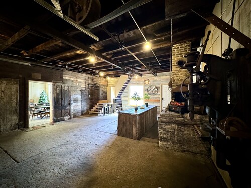 Historic Home Near Wi Dells, Lake Wi & Skiing