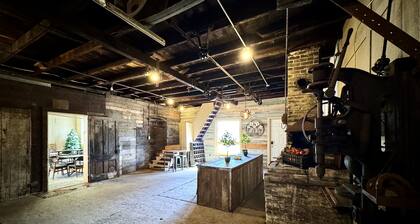 Historic Home Near Wi Dells, Lake Wi & Skiing