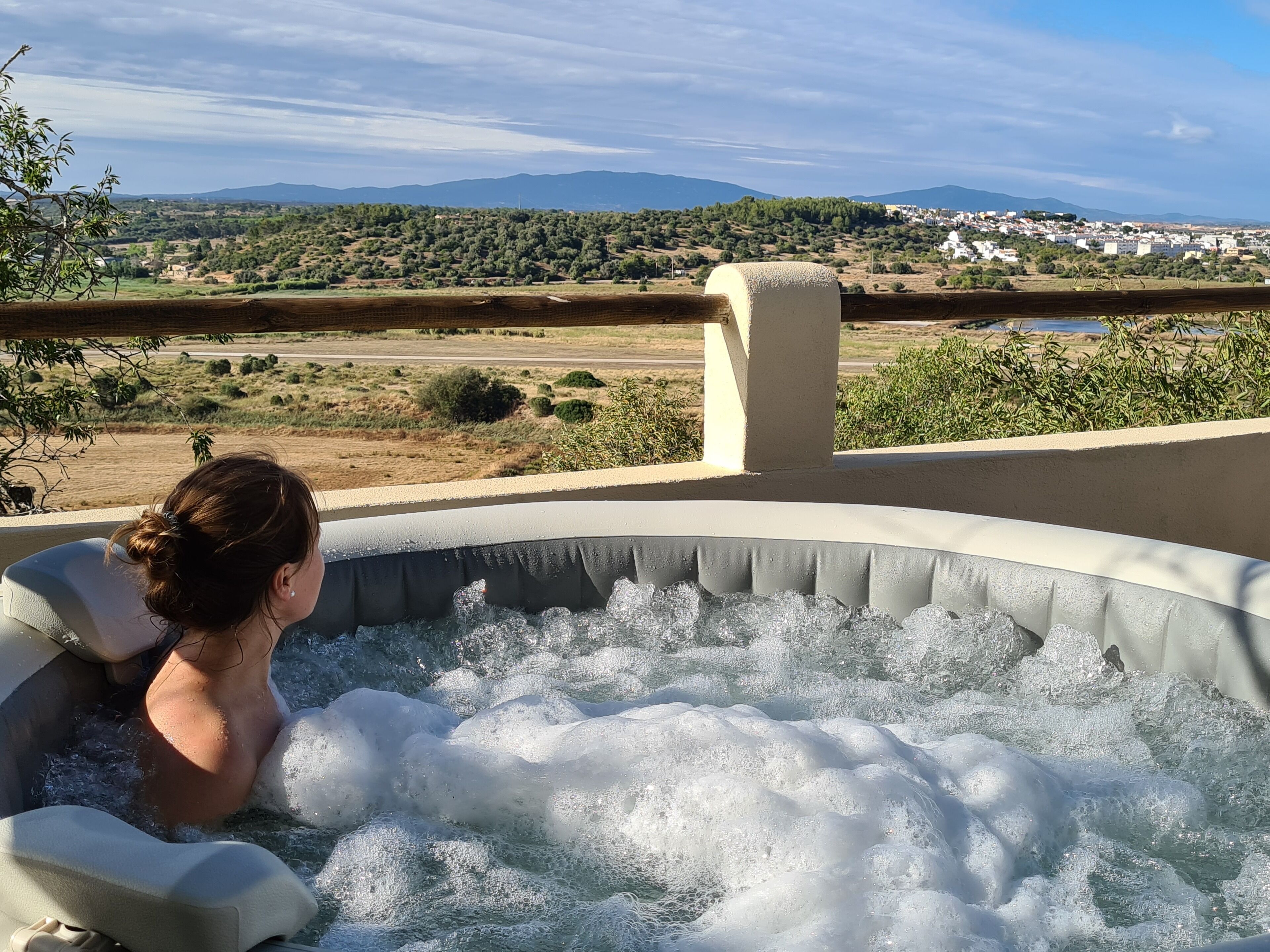 luxurious romantic cottage overlooking the Monchique and sea