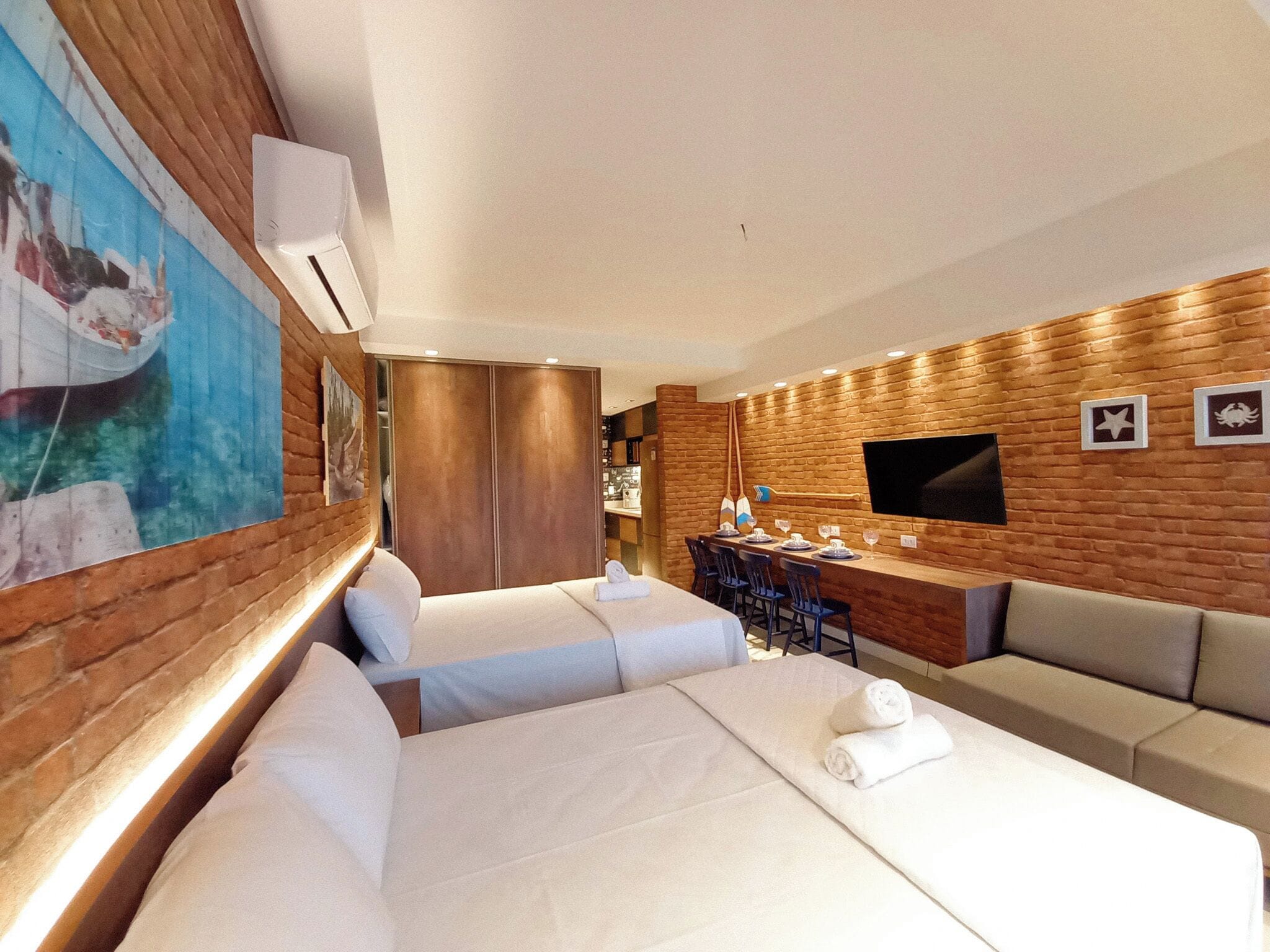 Familienapartment | Individuell dekoriert, individuell eingerichtet, Schreibtisch