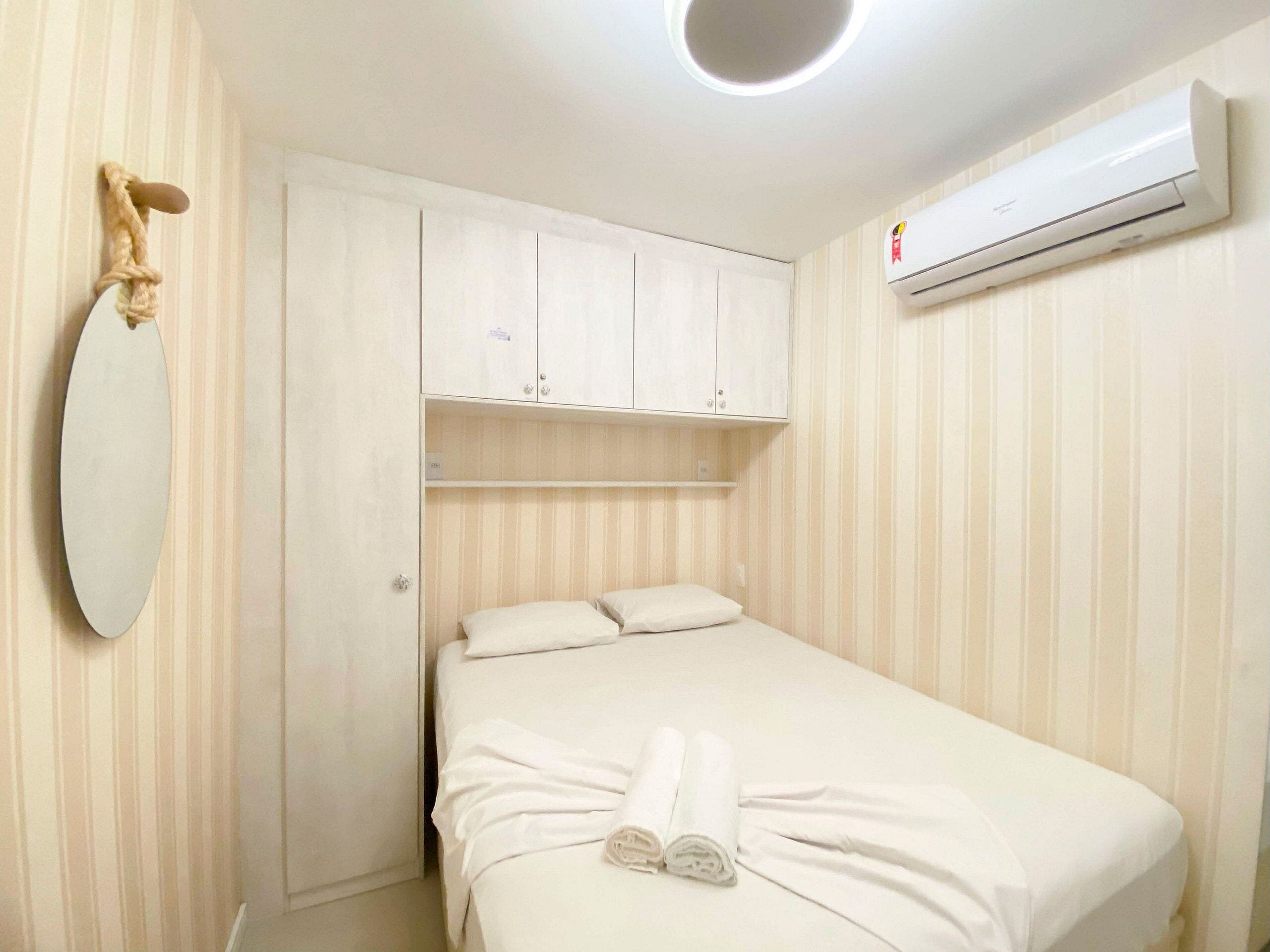 Appartement Familial, vue piscine, rez-de-chaussée | Décoration personnalisée, ameublement personnalisé, bureau