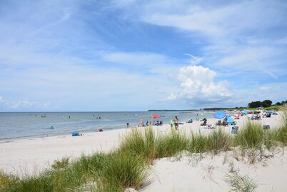 "Seahorse Retreat" Condo 1 block from Beach in historic Cape Charles!