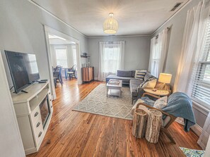 DVD player, books - Just One House From The Beach Barefoot Bungalow Offers A Sweet Beach Vacation (Cape Charles)