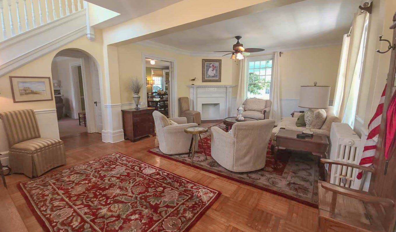 Exquisite Historic Home with new furnishings, fully equipped Kitchen, 7 bd!