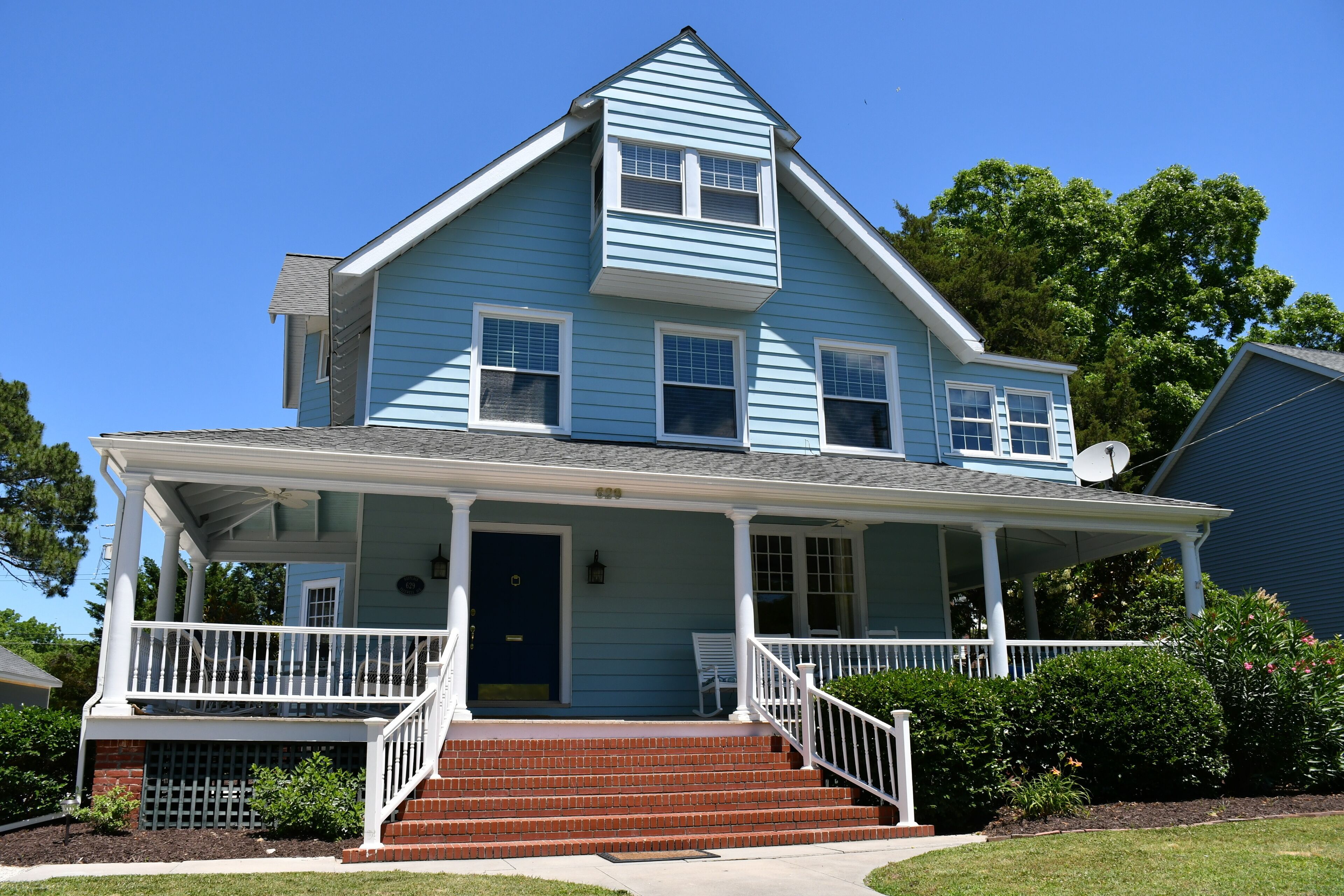 Exquisite Historic Home with new furnishings, fully equipped Kitchen, 7 bd!