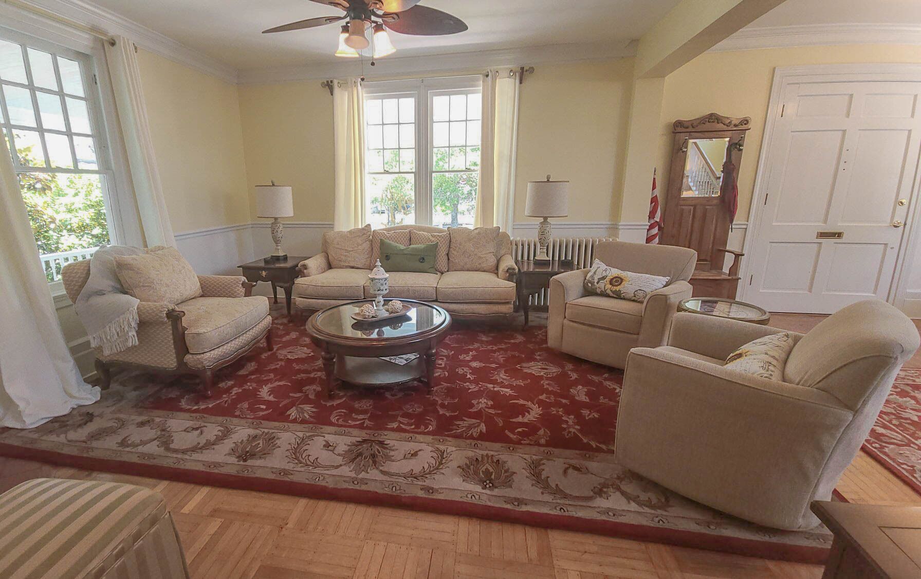 Exquisite Historic Home with new furnishings, fully equipped Kitchen, 7 bd!