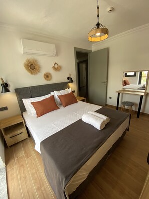 Family Apartment | In-room safe, individually decorated, desk, laptop workspace - Duru Stone House (Datça)