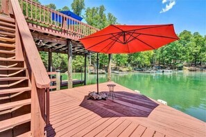Terrace/patio - Pet Friendly, 2 Kayaks, Covered Boat Slip, Wifi! Come Visit "Sunrise Cove"! (Huddleston)