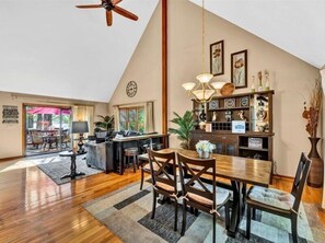 Interior - Pet Friendly, 2 Kayaks, Covered Boat Slip, Wifi! Come Visit "Sunrise Cove"! (Huddleston)