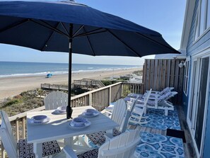 Outdoor dining - Oceanfront East/West side -5BR 3BA -Great Island Location Book Now! (Emerald Isle)