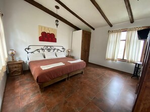 Quarto standard | Edredons de pluma, individualmente mobiliados, roupa de cama
