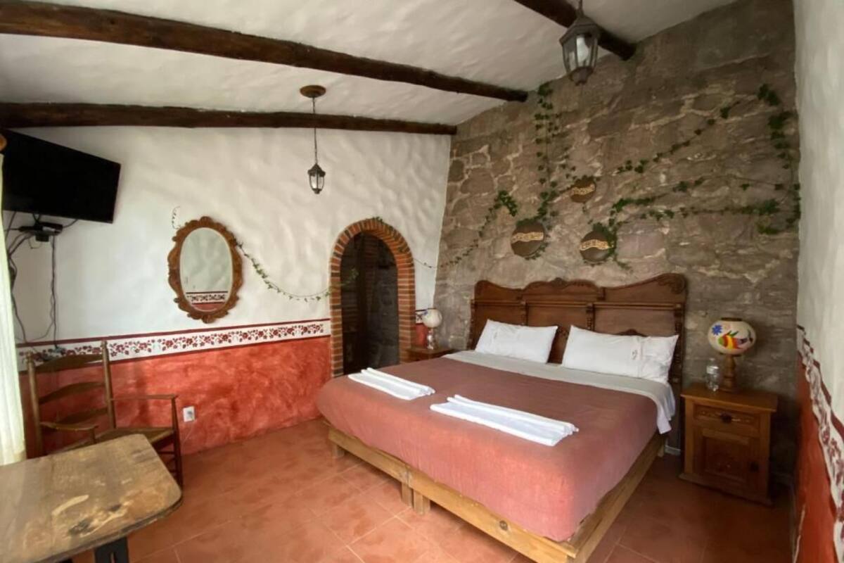 Quarto luxo, banheira | Edredons de pluma, individualmente mobiliados, roupa de cama