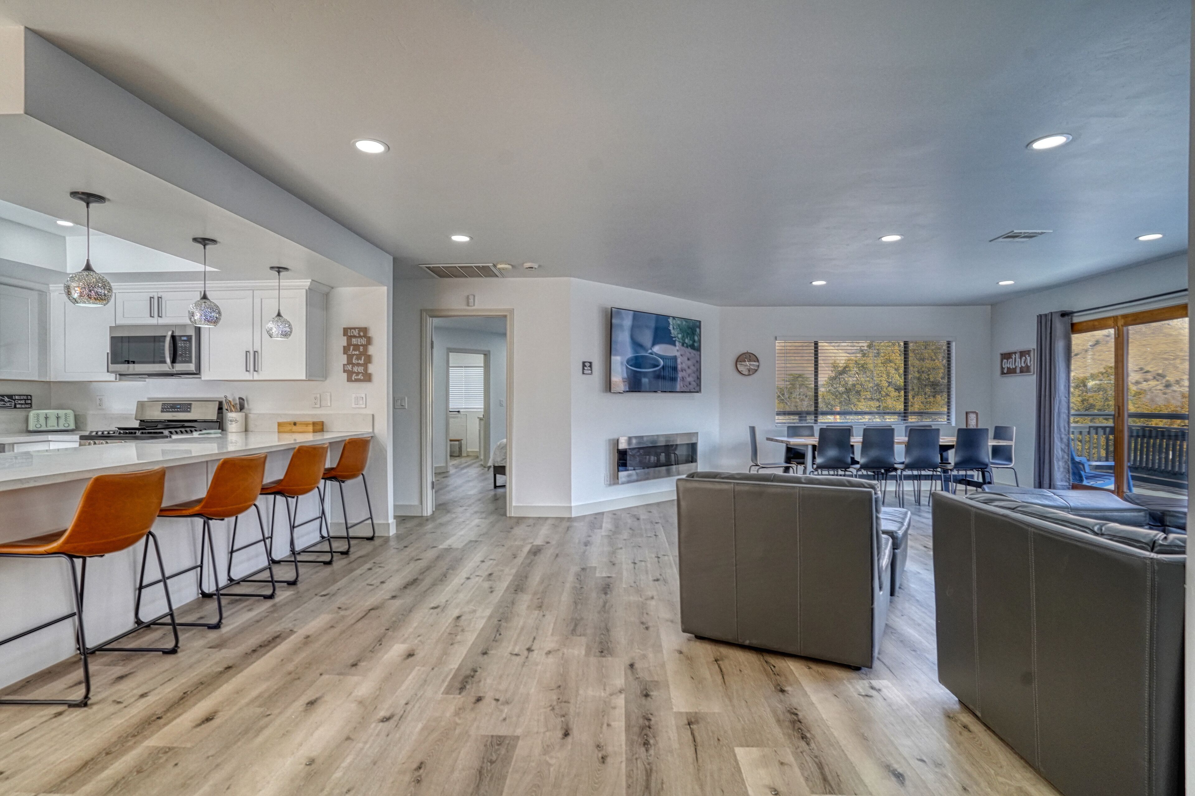 Hillside Terrace House Spa & Saloon -Tesla Charger Available-