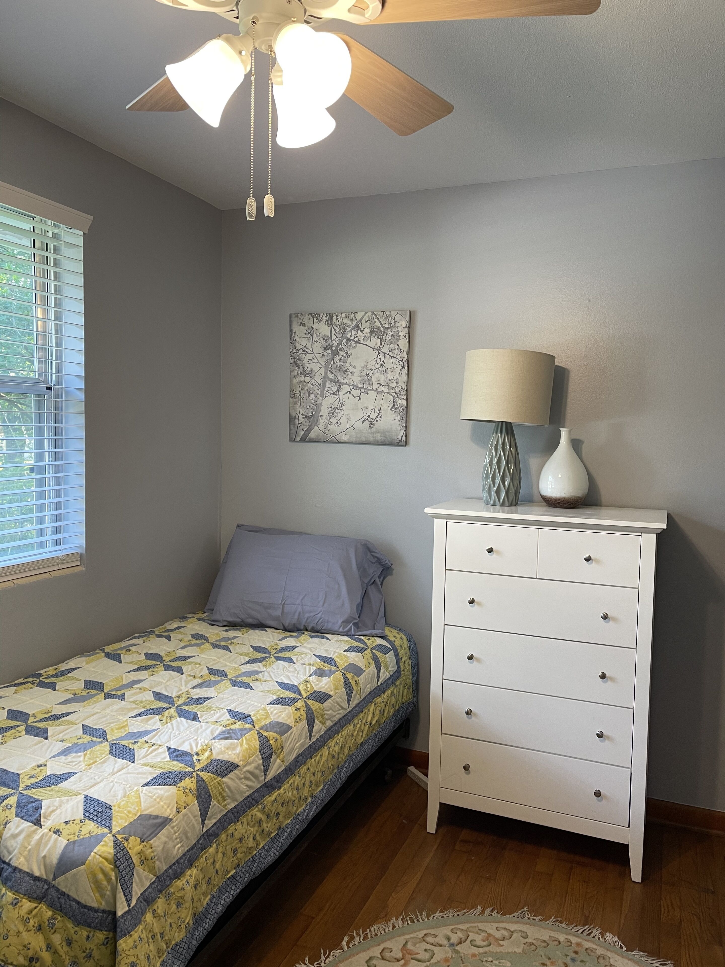 Comfortable home in Quiet neighborhood - sleeps up to 6