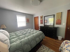 3 bedrooms, desk, iron/ironing board, free WiFi