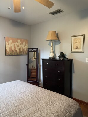 3 Schlafzimmer, Schreibtisch, Bügeleisen/Bügelbrett, kostenloses WLAN