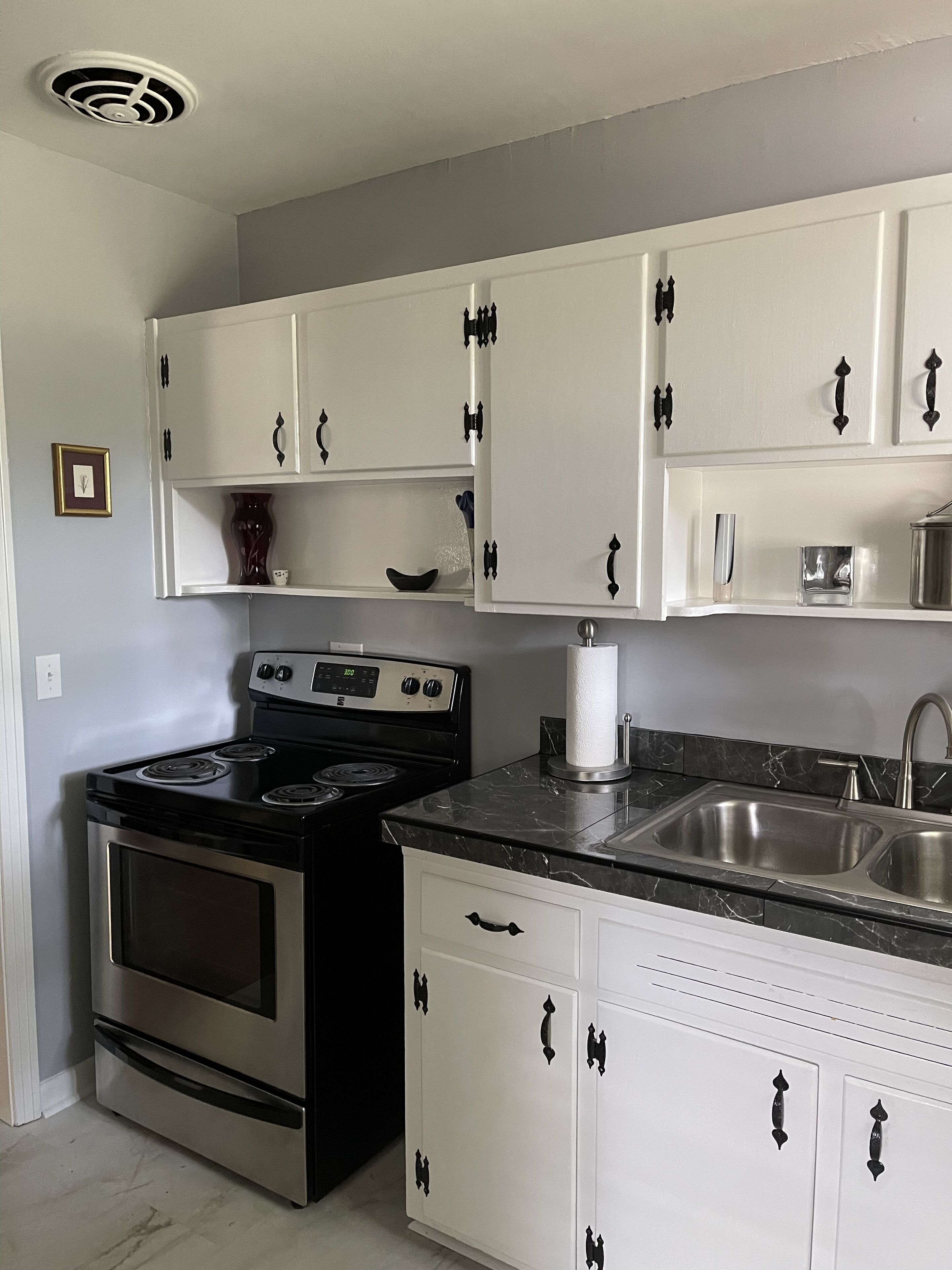 Comfortable home in Quiet neighborhood - sleeps up to 6