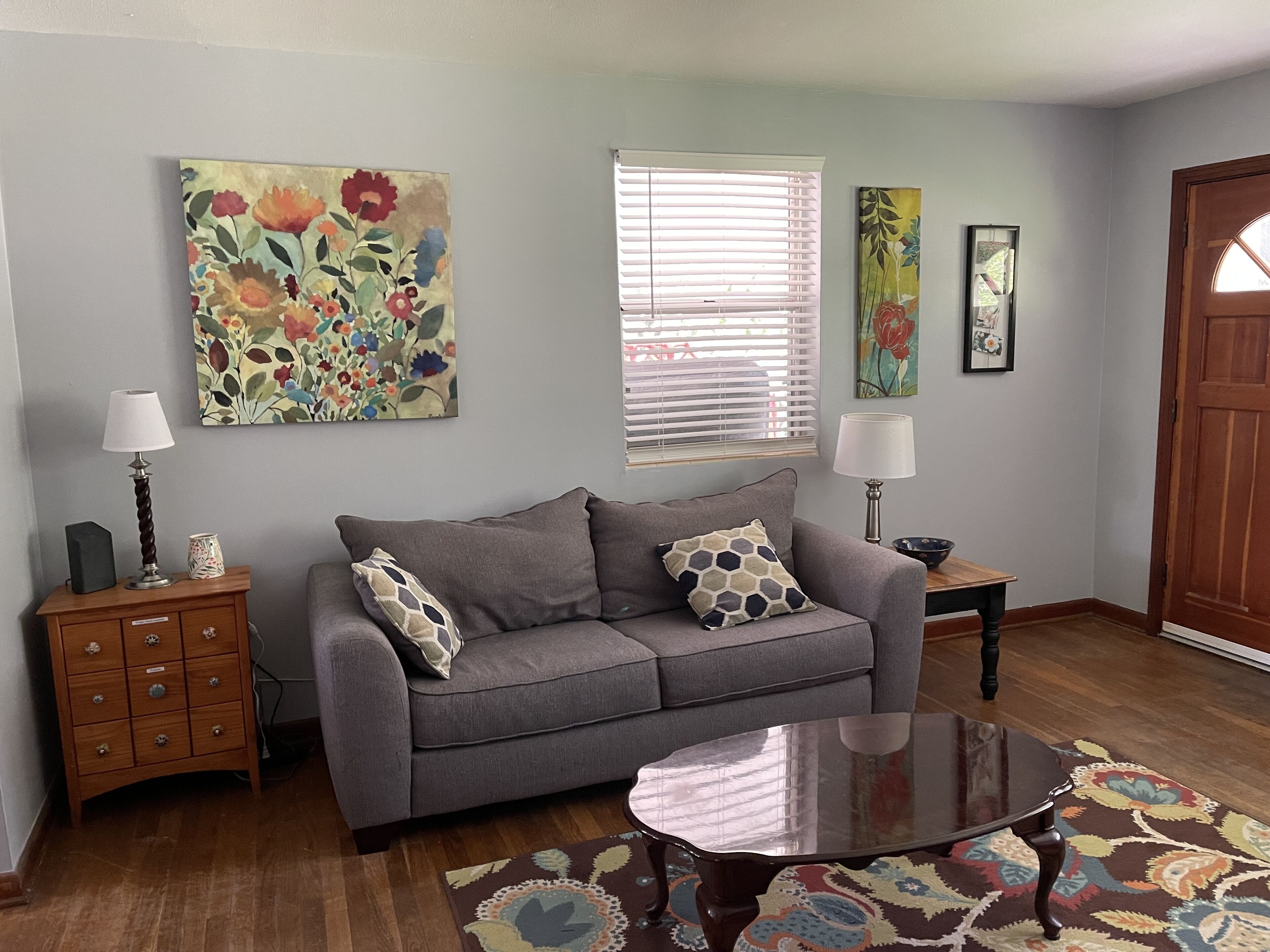 Comfortable home in Quiet neighborhood - sleeps up to 6