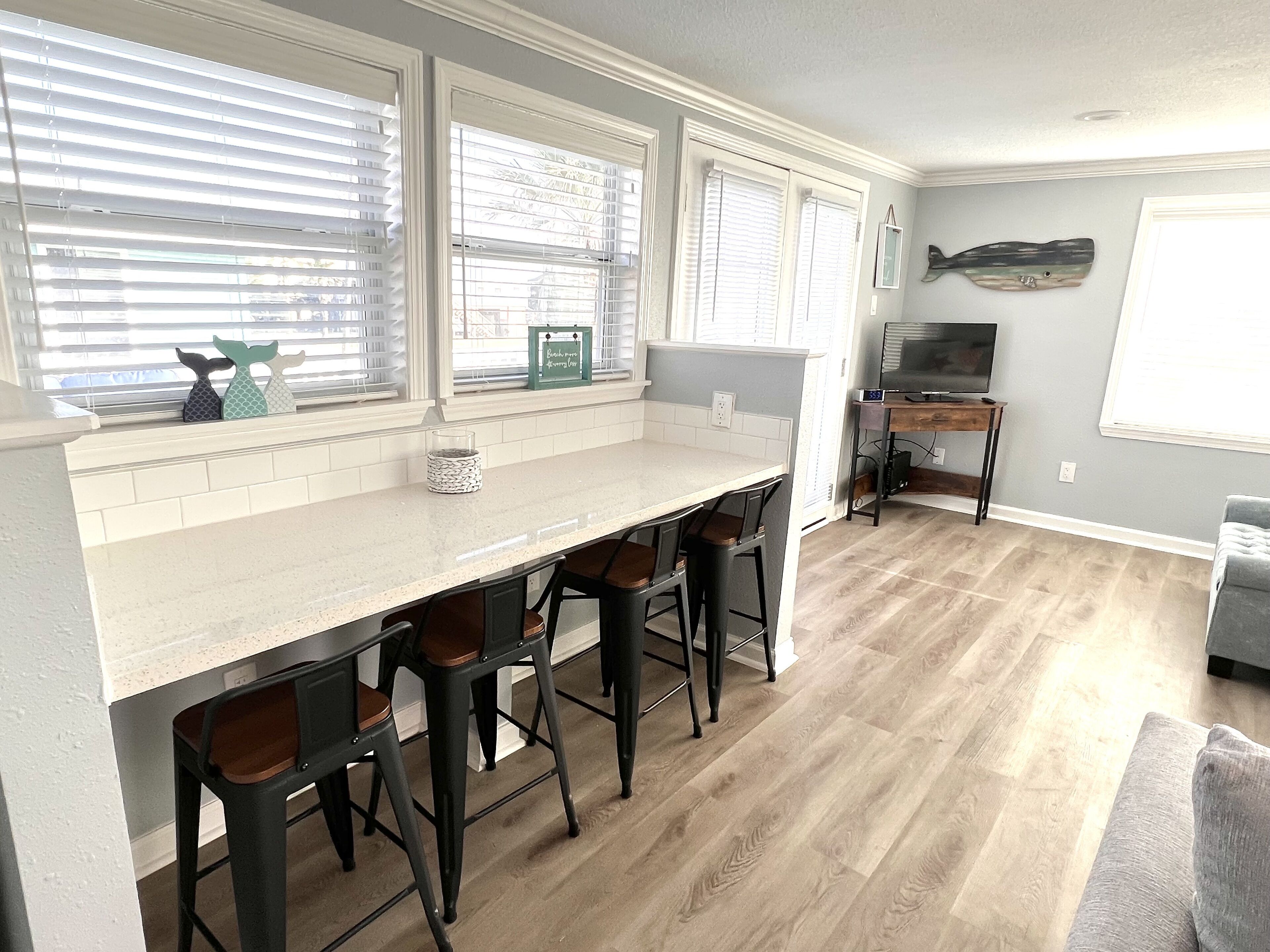 Studio 2min walk to beach/dining, sleeps 4, pet friendly