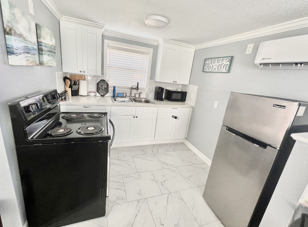 Studio 2min walk to beach/dining, sleeps 4, pet friendly