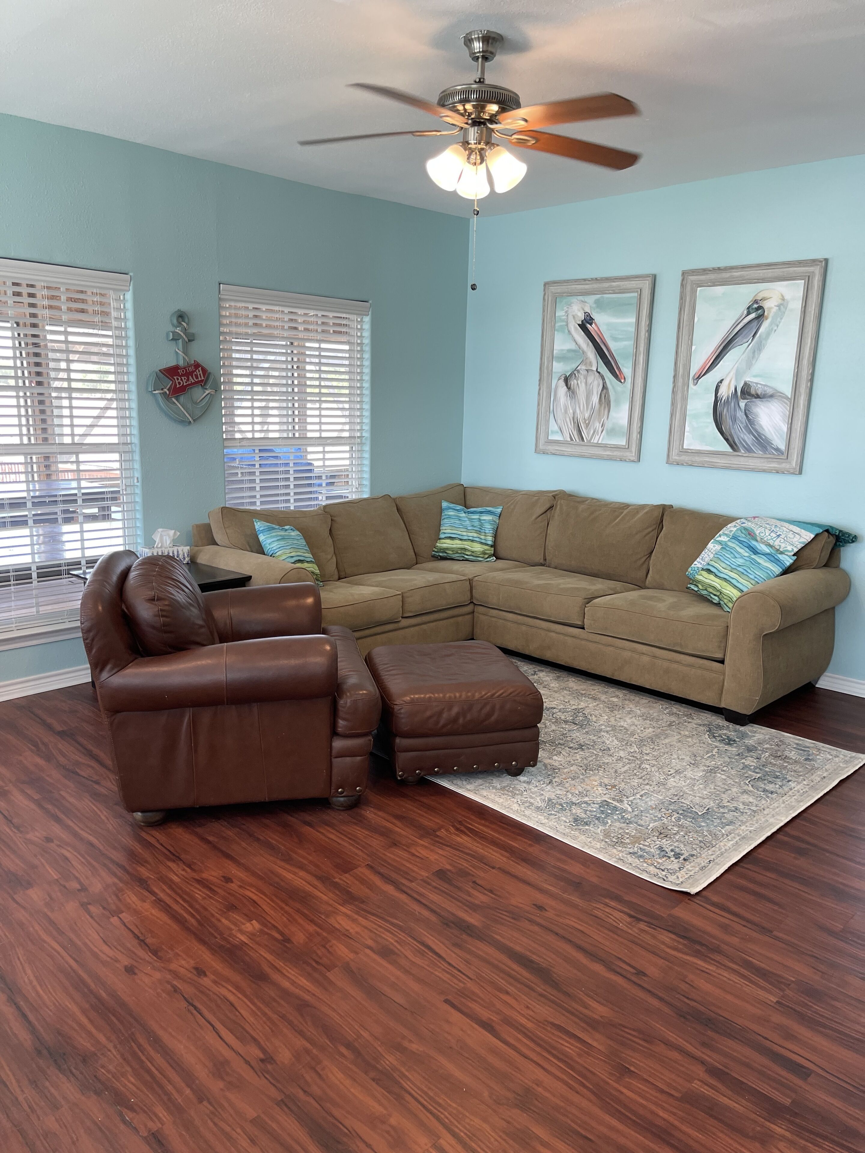 Comfortable Two Bedroom on the river, WIFI, Lighted Pier with beautiful sunsets!