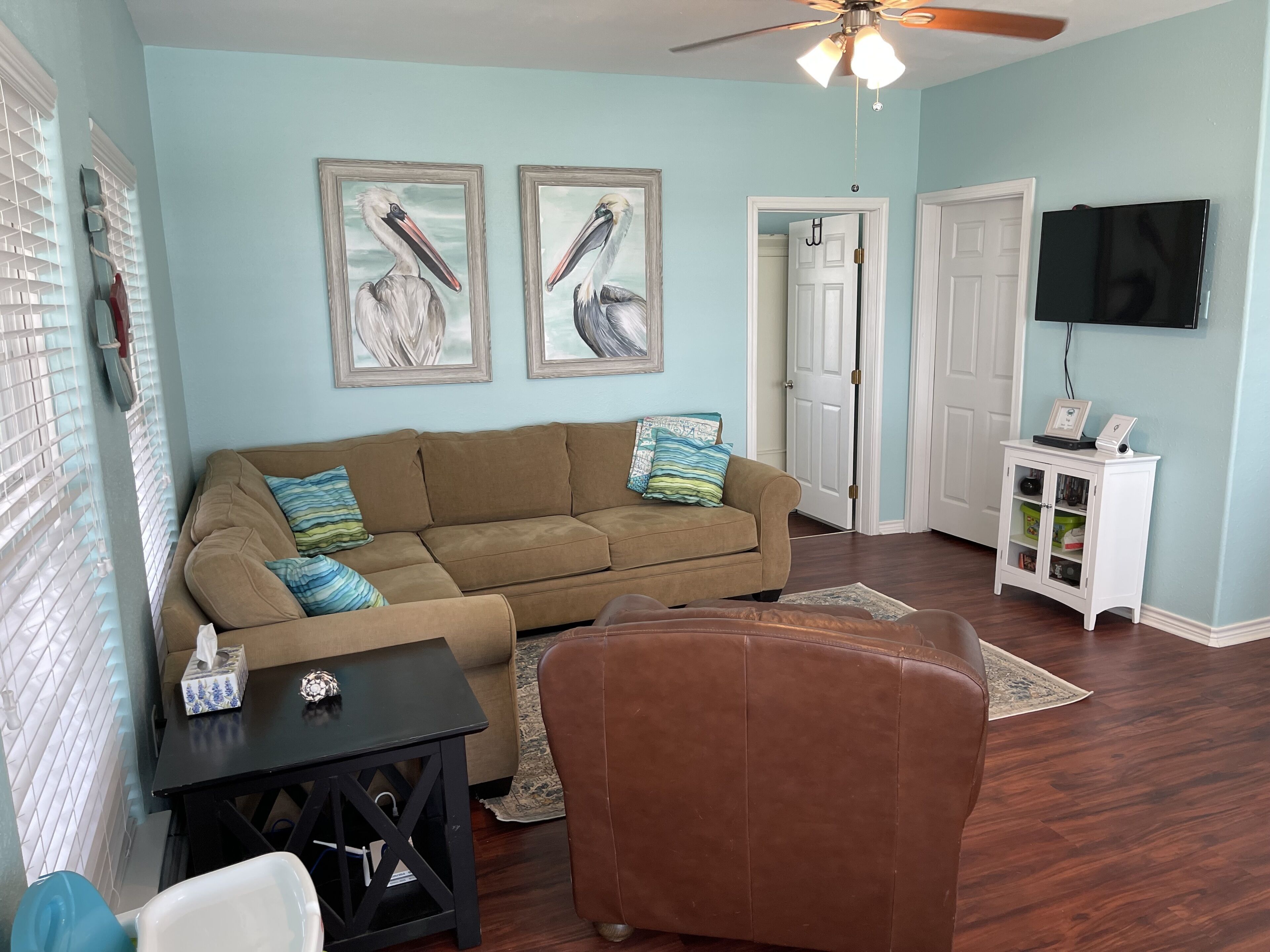 Comfortable Two Bedroom on the river, WIFI, Lighted Pier with beautiful sunsets!