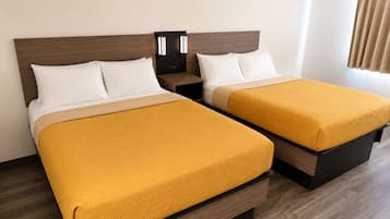 Quarto casal básico | Cofres nos quartos, cortinas blackout, Wi-Fi de cortesia, roupa de cama