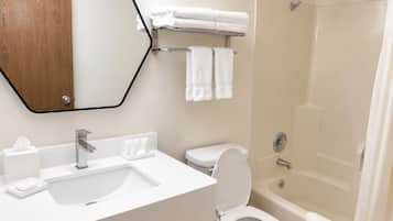Ducha y bañera combinadas y toallas