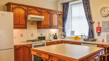 Réfrigérateur, micro-ondes, four, lave-vaisselle