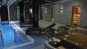 Una piscina techada