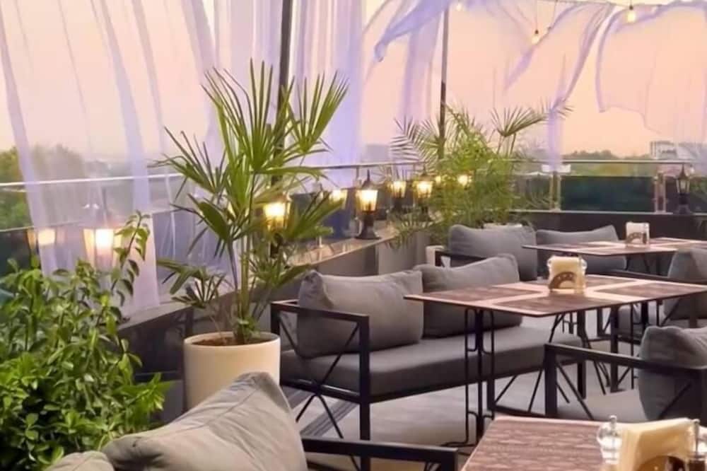 UNIQUE Airport Hotel