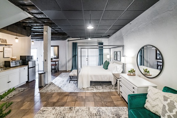 5 dormitoris, escriptori, planxa i posts de planxar i wifi gratuïta