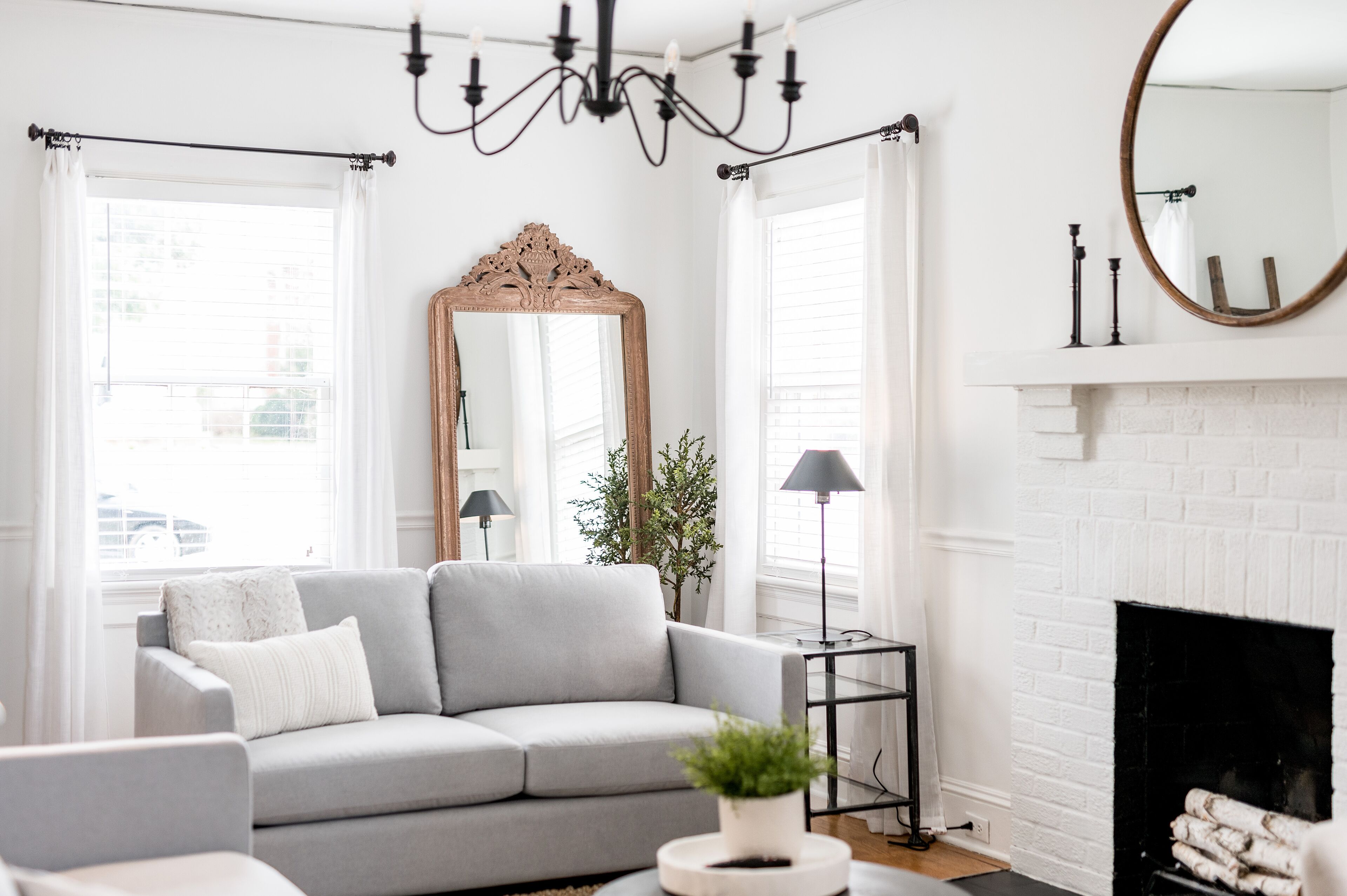 Colonial Gem: Walk to Dining & Park, Near Downtown!