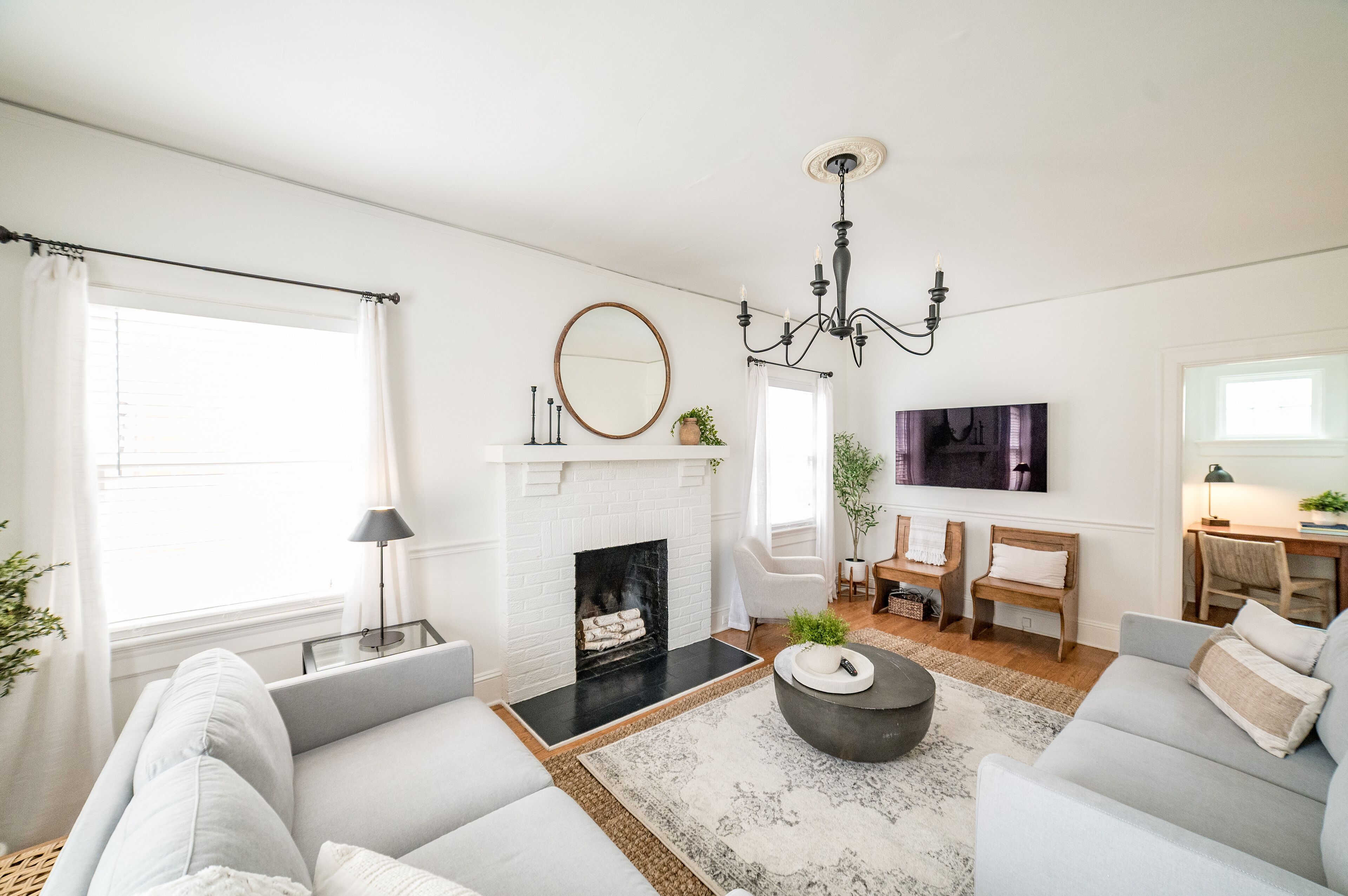 Colonial Gem: Walk to Dining & Park, Near Downtown!