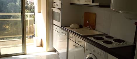 Micro-ondes, lave-vaisselle, grille-pain, blender
