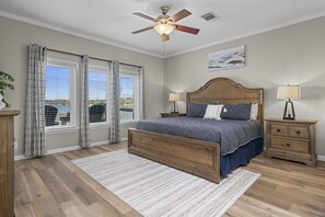 4 Schlafzimmer, Schreibtisch, Bügeleisen/Bügelbrett, Reisekinderbett