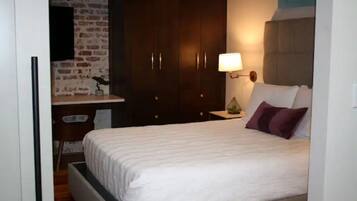 1 bedroom, desk, iron/ironing board, free WiFi