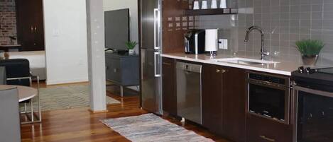 Frigorífic, microones, forn i placa de cuina