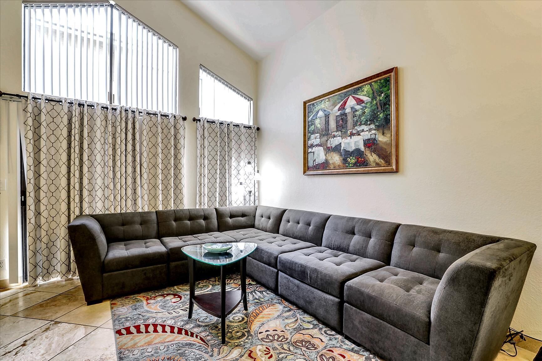 Ideal location close to shopping , parks, lake.