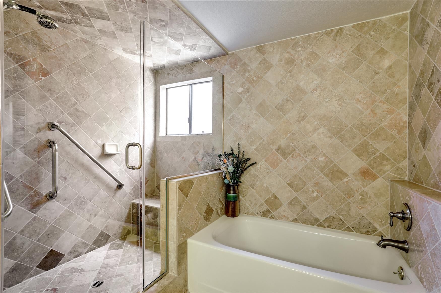 Ideal location close to shopping , parks, lake.