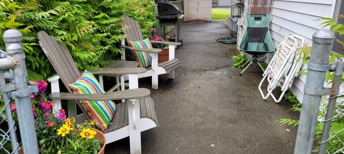 Travelers Oasis-completely furnished-no stairs & quiet area-walk to downtown