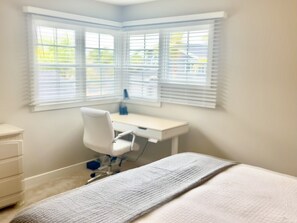 3 bedrooms, desk, iron/ironing board, Internet