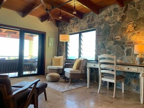 Smart TV, books, stereo, offices