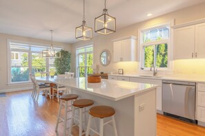 Fridge, microwave, oven, stovetop - 65 Bluff - 4 bedroom 3 bath vacation rental located just steps away from private beach access! (South Haven)