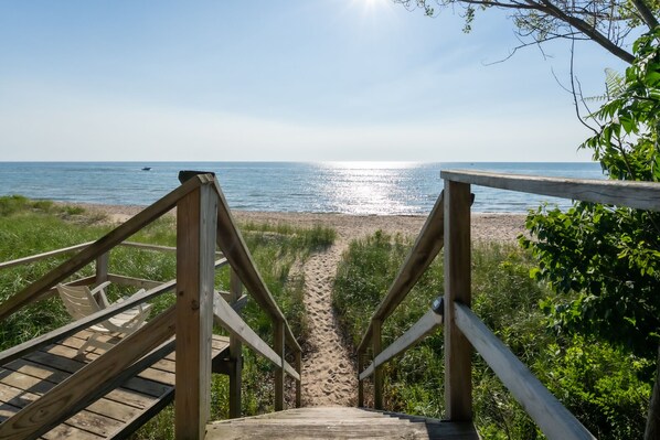 Beach nearby - 65 Bluff - 4 bedroom 3 bath vacation rental located just steps away from private beach access! (South Haven)