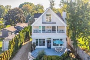 Exterior - 65 Bluff - 4 bedroom 3 bath vacation rental located just steps away from private beach access! (South Haven)