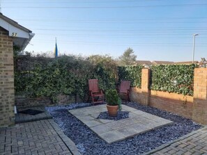 Property grounds - Poole, Holes Bay Harbour Nature Reserve - 'Right' next to the water :-) Sleeps 3 (Poole)