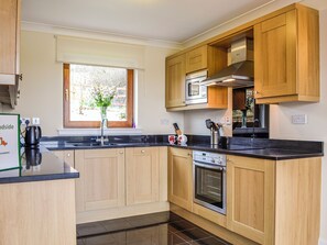 Dishwasher, high chair - 2 bedroom accommodation in Blairgowrie (Blairgowrie)